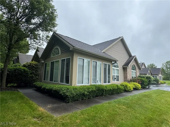 1303 Willow Brook Dr NE, Warren, OH 44483