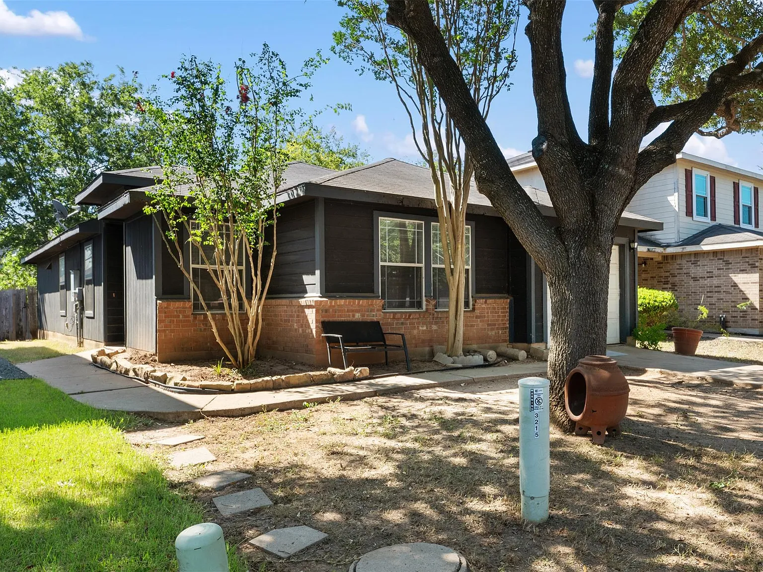 4 bed, 2.0 bath, 1448 sqft, $1,850 — Photo 2