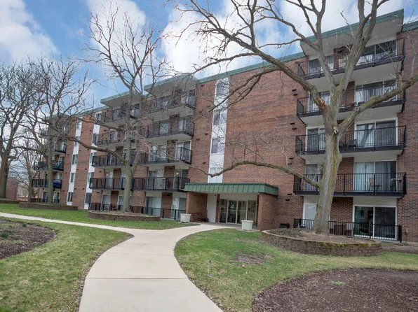 5S040 Pebblewood Ln APT W107, Naperville, IL 60563