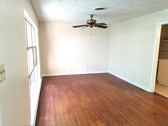 5th image of 704 Chandler Dr