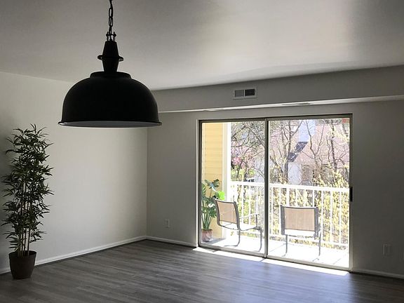 5th image of 20332 Beaconfield Ter APT 303