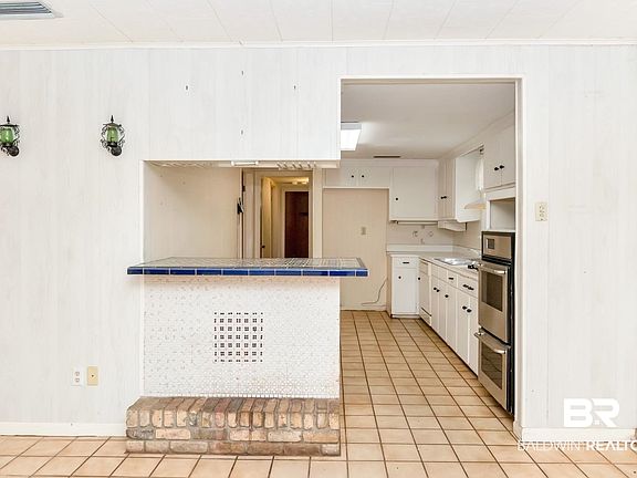 3rd image of 3715 Conway Dr S