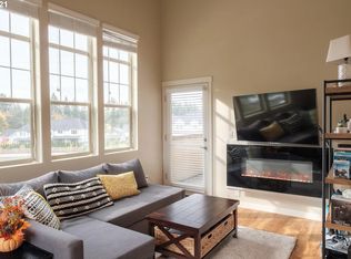 17051 SW Appledale Rd #202, Beaverton, OR 97007