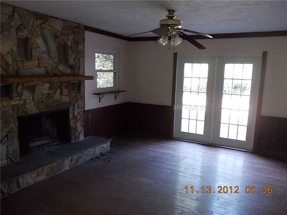 3rd image of 1941 Brewster Dr