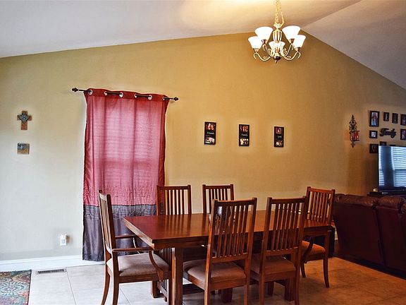 4th image of 350 Sunny Valley Ln