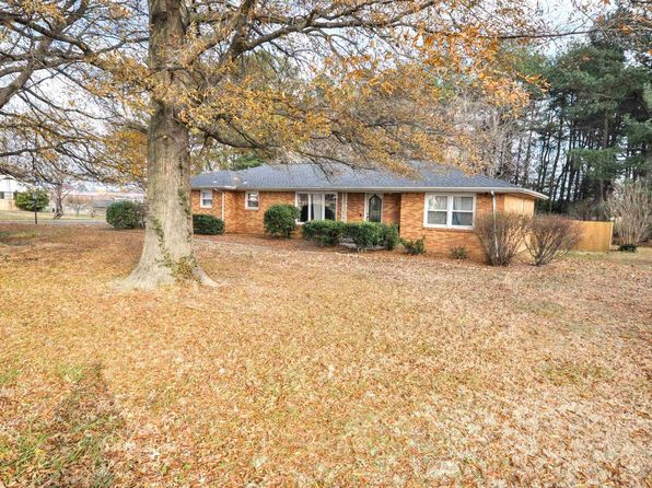 212 Coffee Dr, La Center, KY 42056