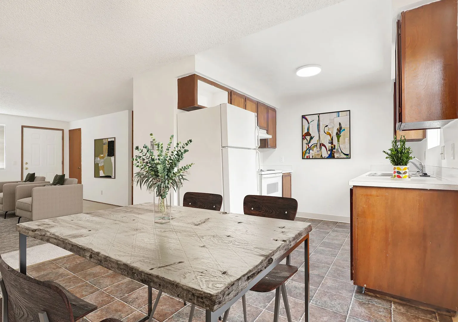 2148 E View Place — Photo 1