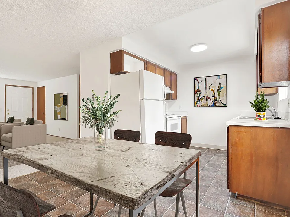 2148 E View Pl