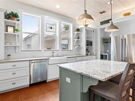 4th image of 2730 Beaver Ln