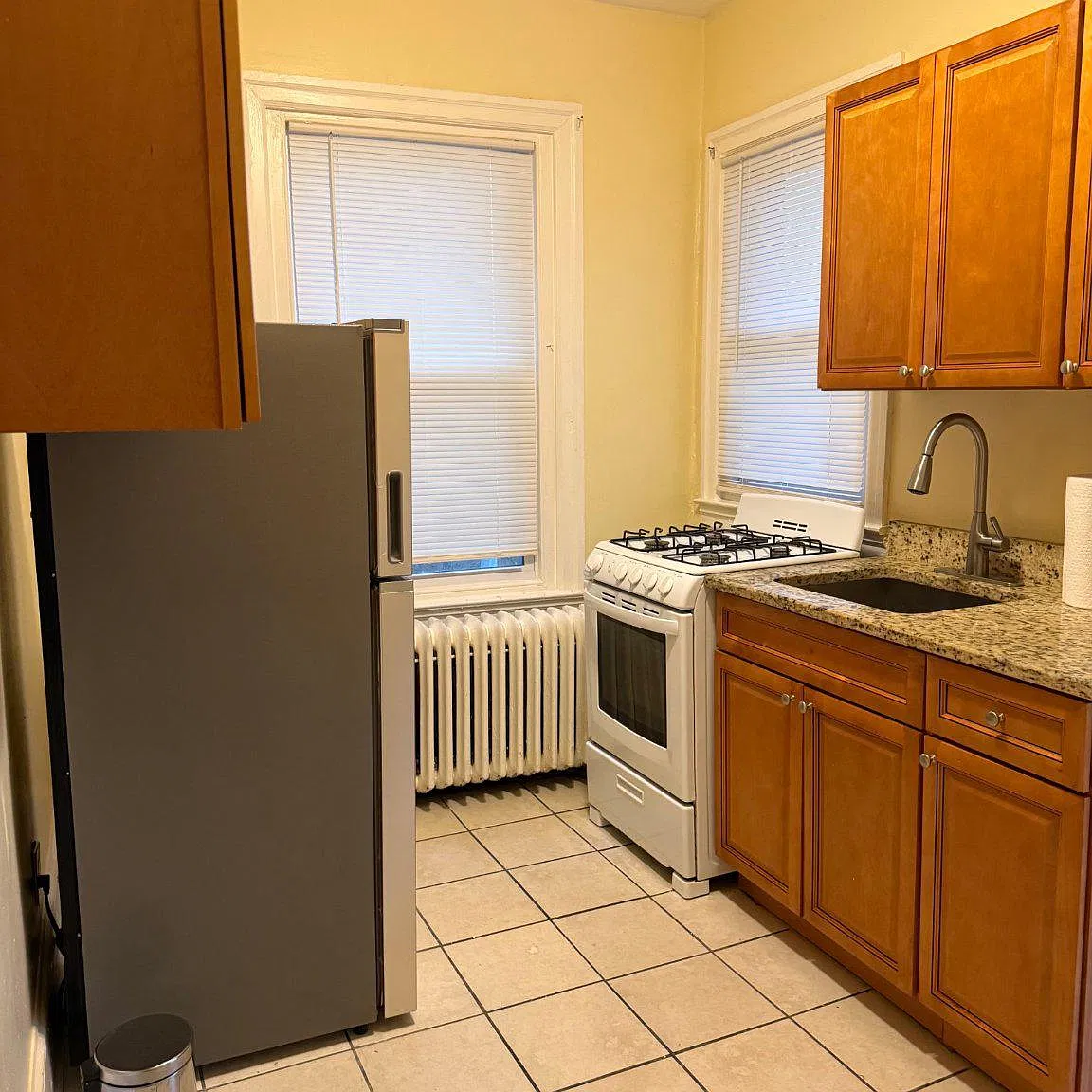 2 bed, 1.0 bath, 1650 sqft, $1,250 — Photo 3