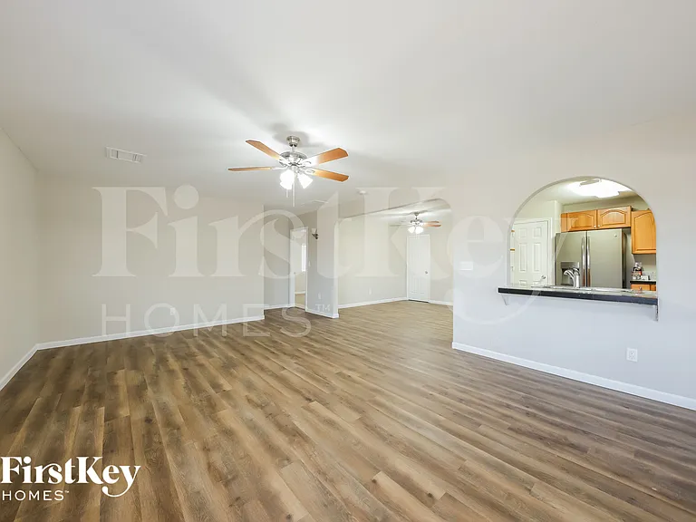1419 W Ross Ave — Photo 8