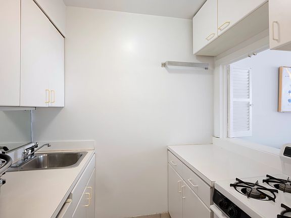 4th image of 212 E 77th St APT 5E