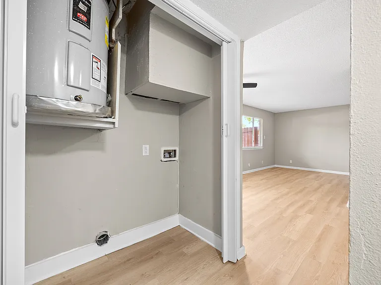 8903 Parkfield Dr #104 — Photo 6