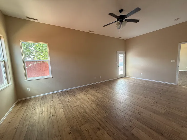 450 Juniper St — Photo 18