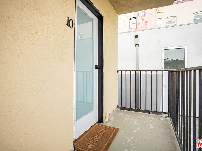 1313 Ocean Front Walk #10 — Photo 17