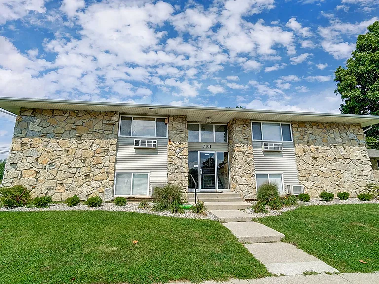 Hickory Creek Apartments — Photo 12
