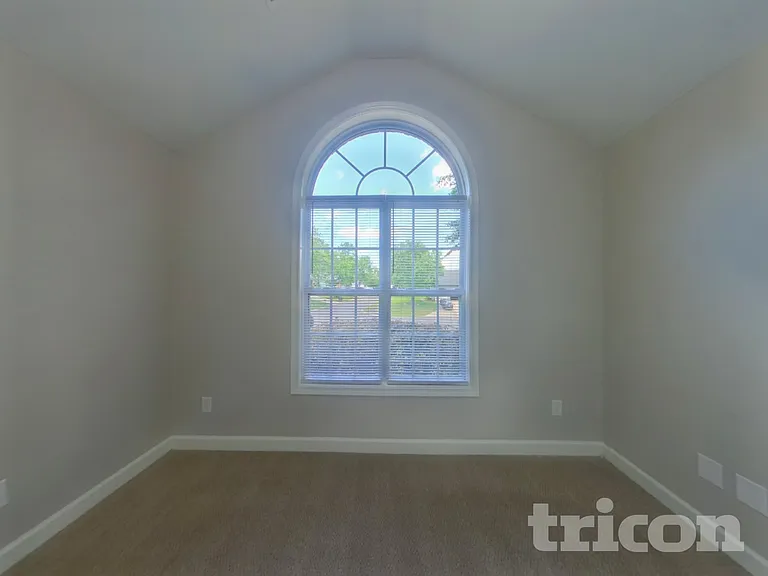 4407 Gladwood Ln — Photo 11