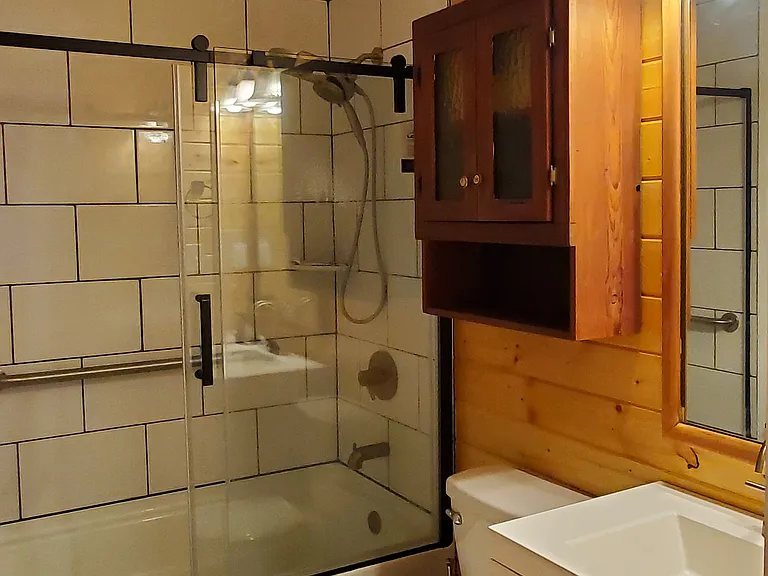 523 Graham Ave — Photo 13