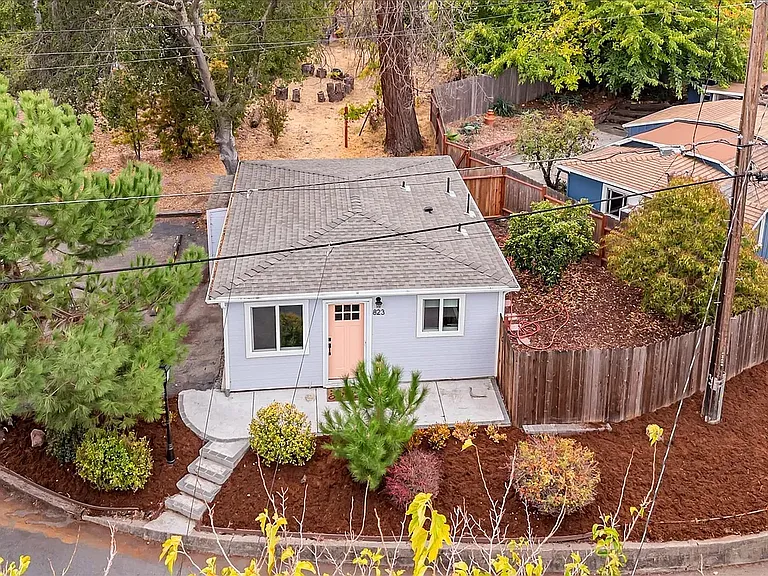 823 Golf Club Cir — Photo 5
