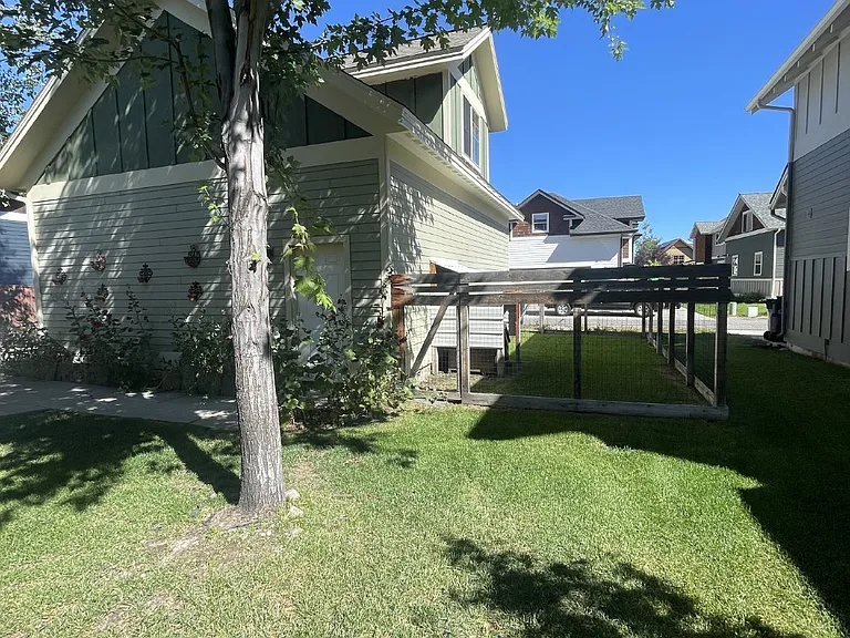 1 bed, 1.0 bath, 640 sqft, $1,600 — Photo 12