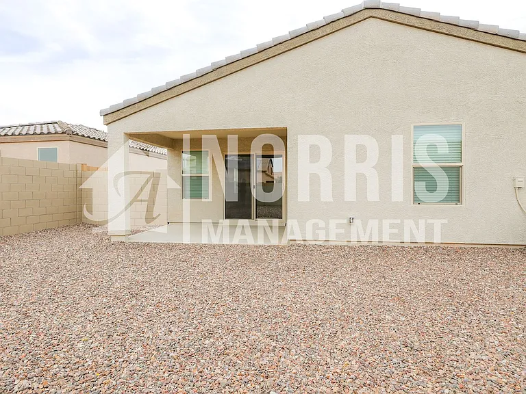 2897 N Rosewood Ln — Photo 32