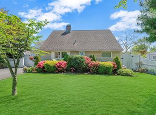 79 Abbey Ln, Levittown, NY 11756