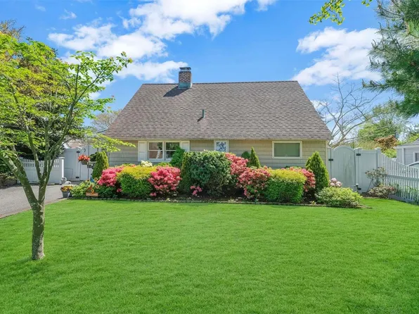 79 Abbey Lane, Levittown, NY 11756