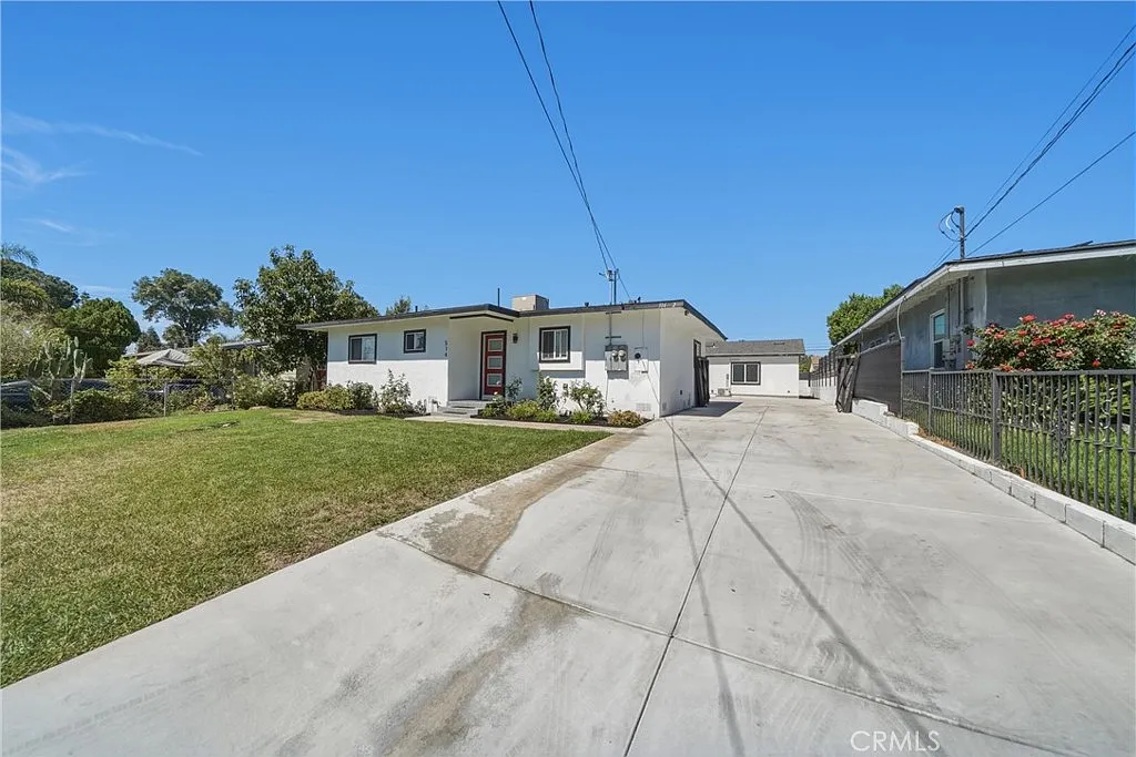 3 bed, 1459 sqft, $3,300 — Photo 3