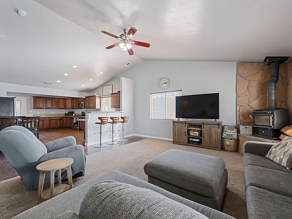 4th image of 348 N Lodge Rd