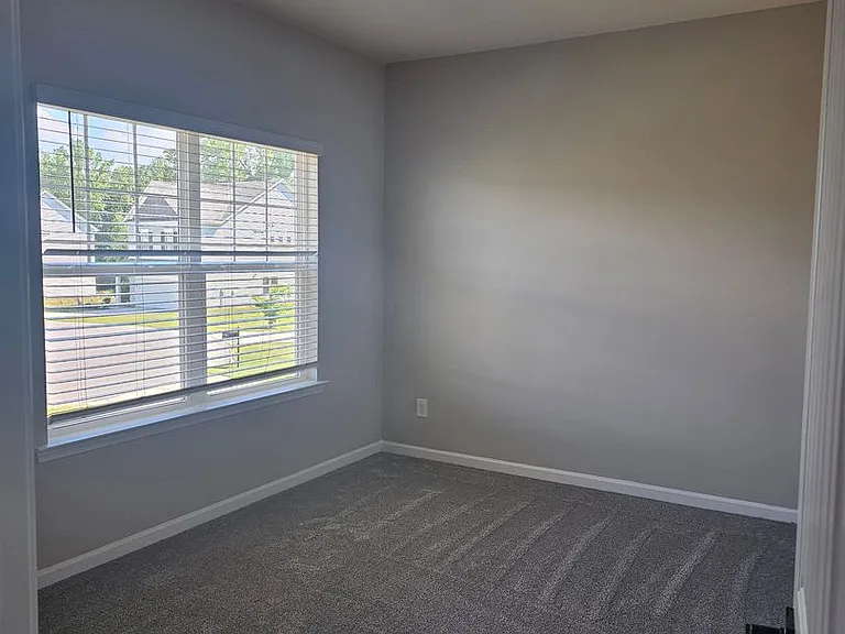 512 Lionheart Ln — Photo 14