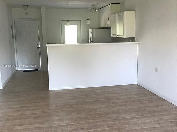 5th image of 1600 NE 114th St APT 201