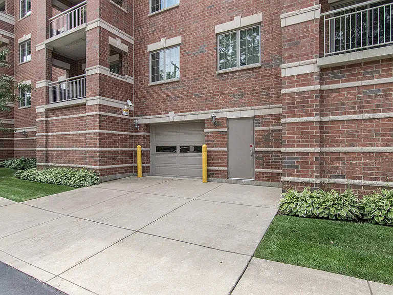 6493 N Northwest Hwy #311 — Photo 15