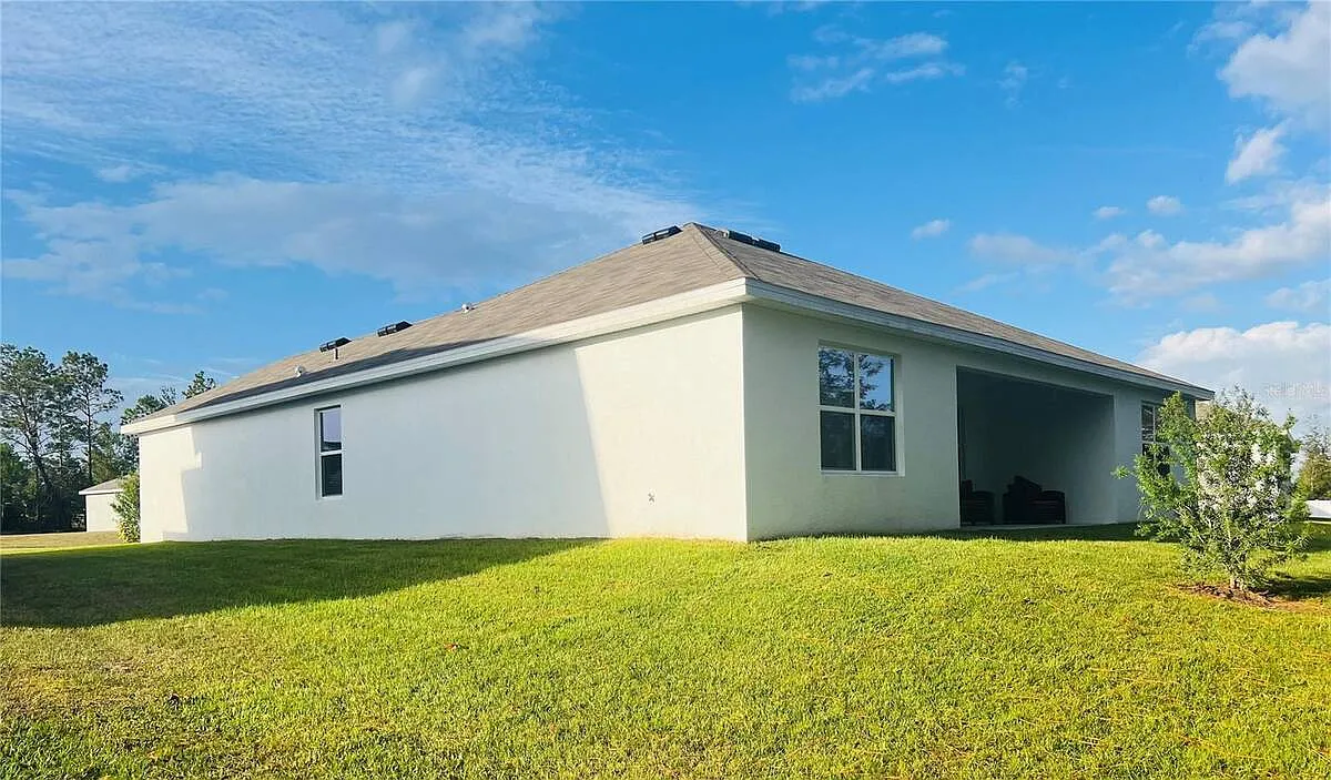 4 bed, 2.0 bath, 2319 sqft, $2,200 — Photo 4