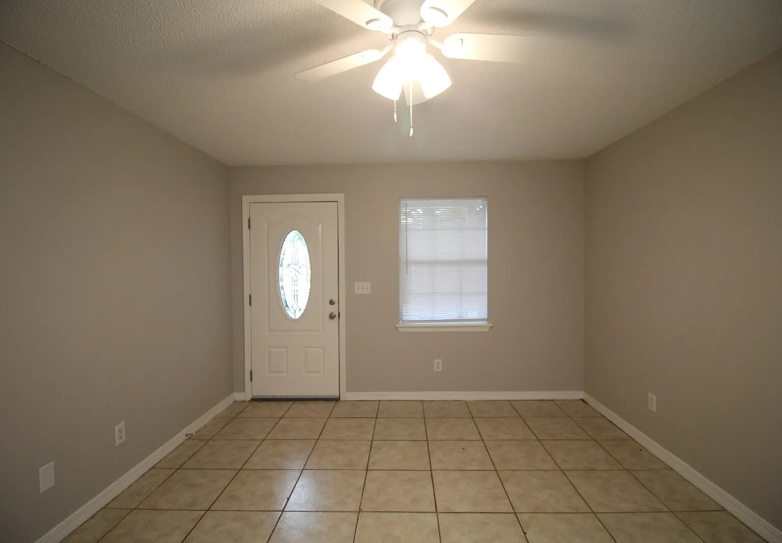 2 bed, 2.0 bath, 902 sqft, $1,125 — Photo 4