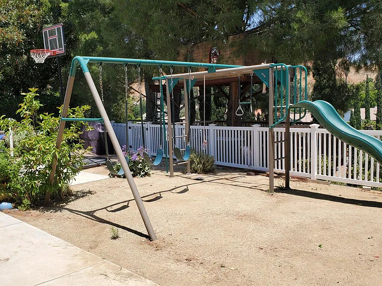 11606 Lyster Ave — Photo 18
