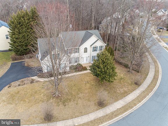 3rd image of 13 Stirling Dr