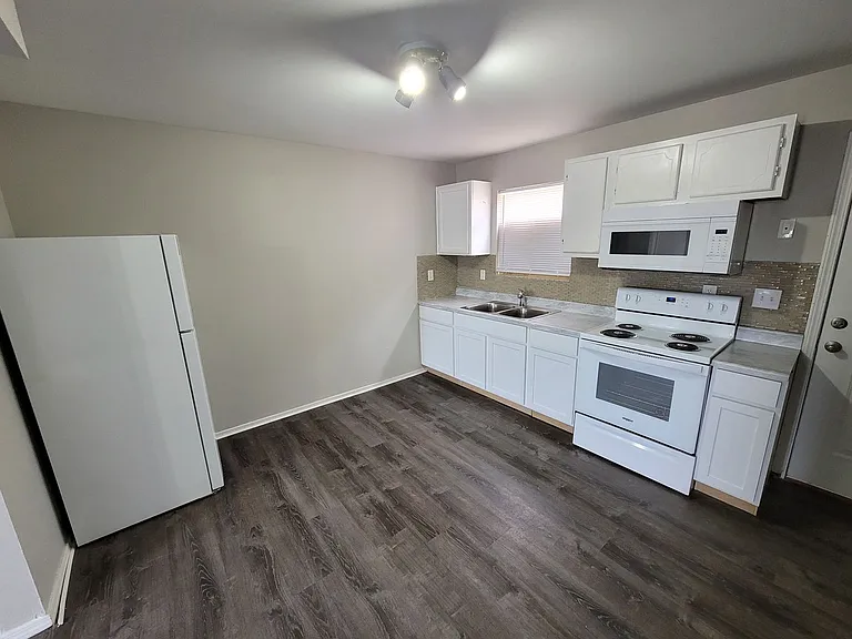 745 Wabash St — Photo 3