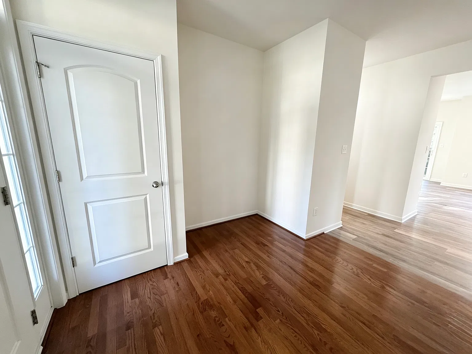 5 bed, 3.5 bath, 3225 sqft, $3,299 — Photo 2