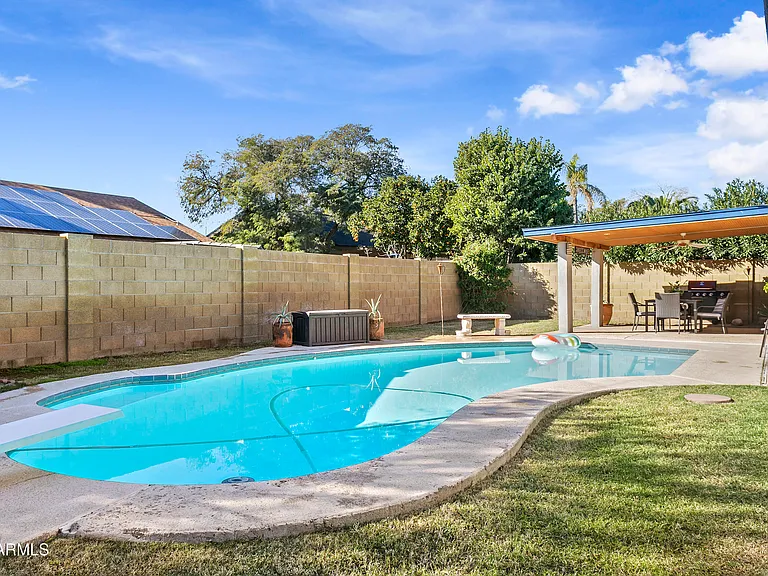 2707 E Louise Dr — Photo 23