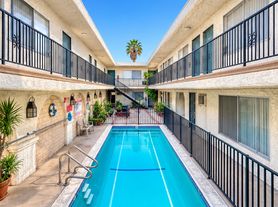6907 Whitsett Ave