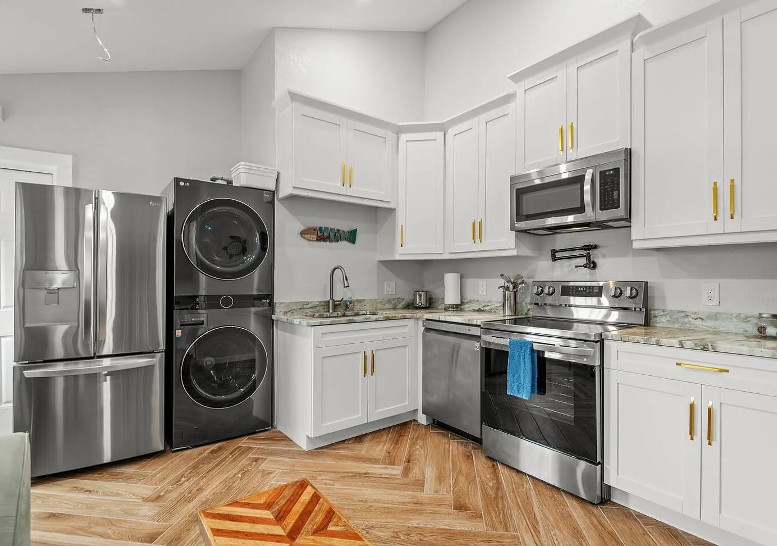 403 Dunedin Rentals LLC — Photo 1