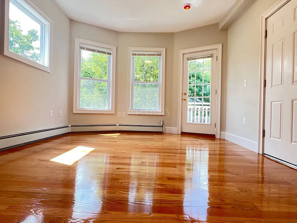 48 Waterhouse St #2