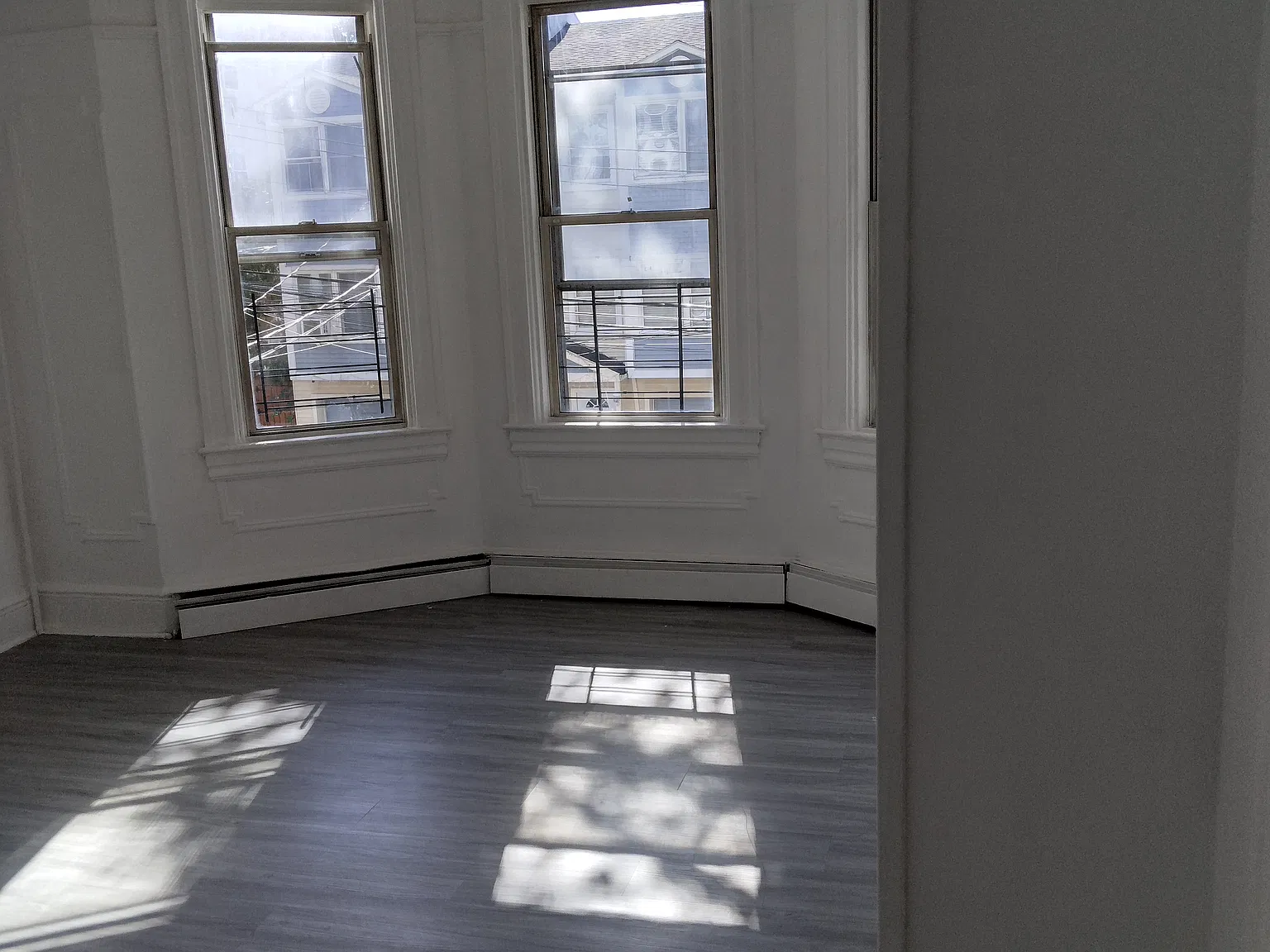 3 bed, 1000 sqft, $2,800 — Photo 2