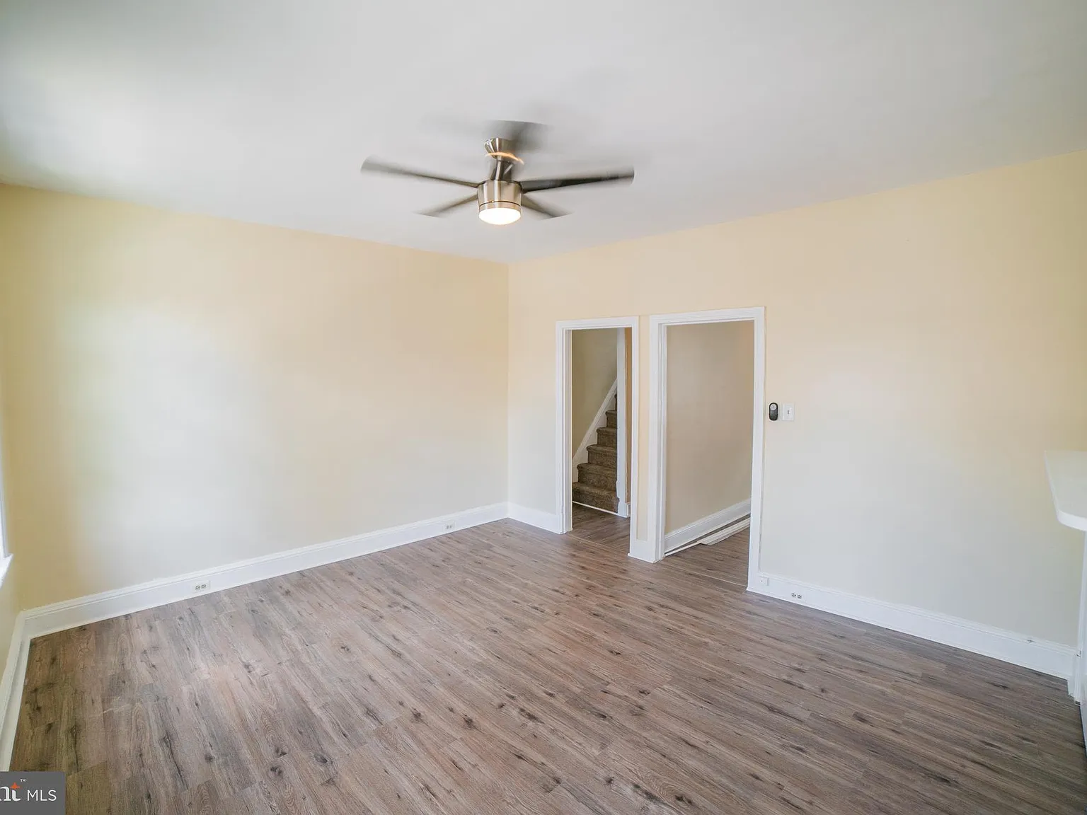 2 bed, 1000 sqft, $1,400 — Photo 3