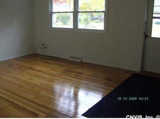 7886 Sagamore Dr N, Liverpool, NY 13090