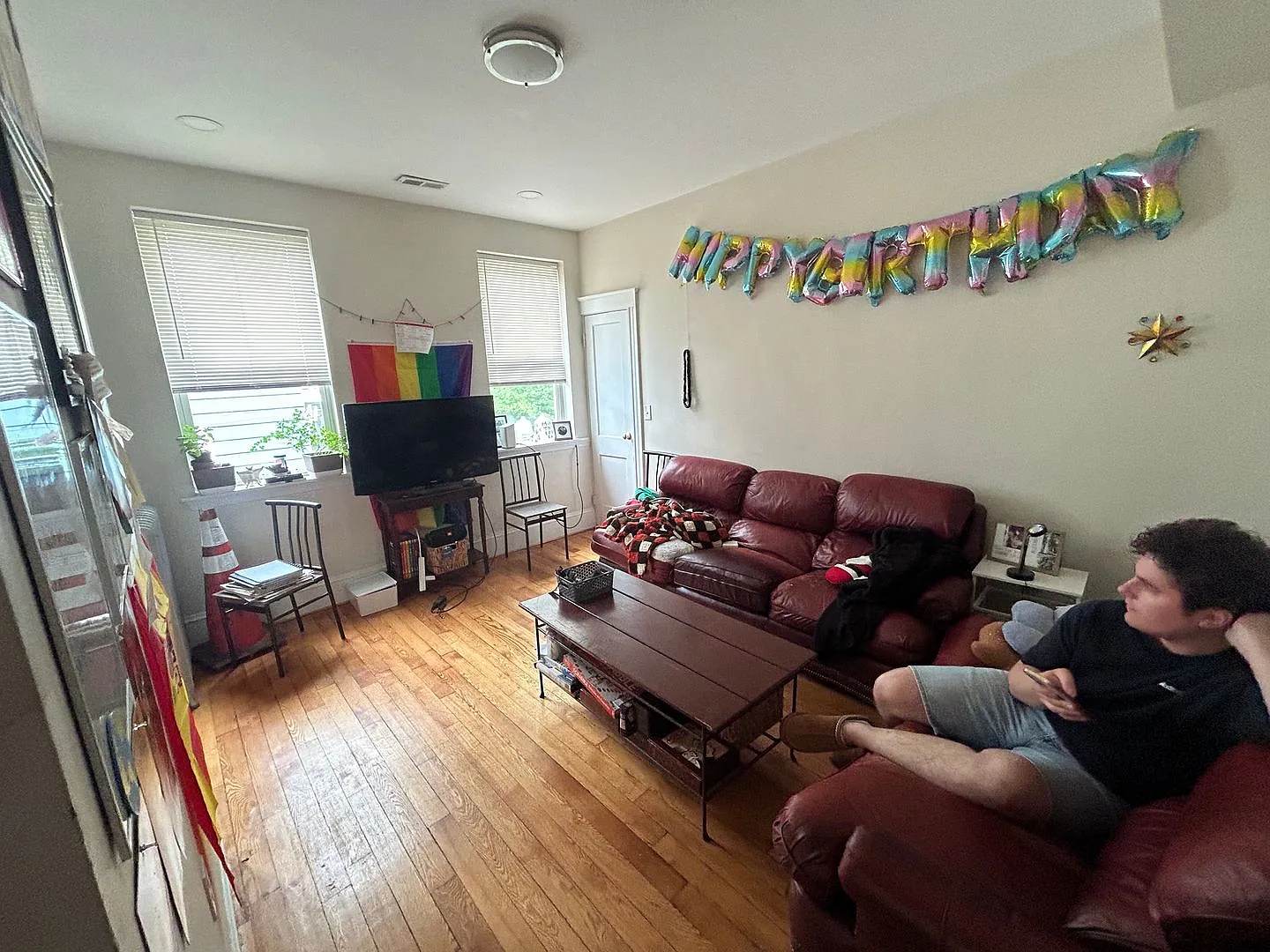Mission Hill 4.5 Bed 2 Bath In-Unit Laundry Central AC No Fee — Photo 1