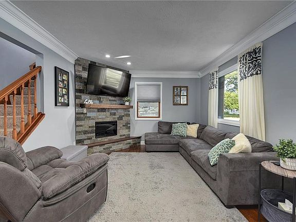 3rd image of 20601 Eastwood Ave