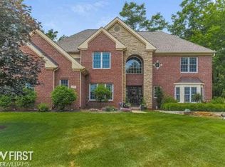 200 Fairway View Dr, Oxford, MI 48371