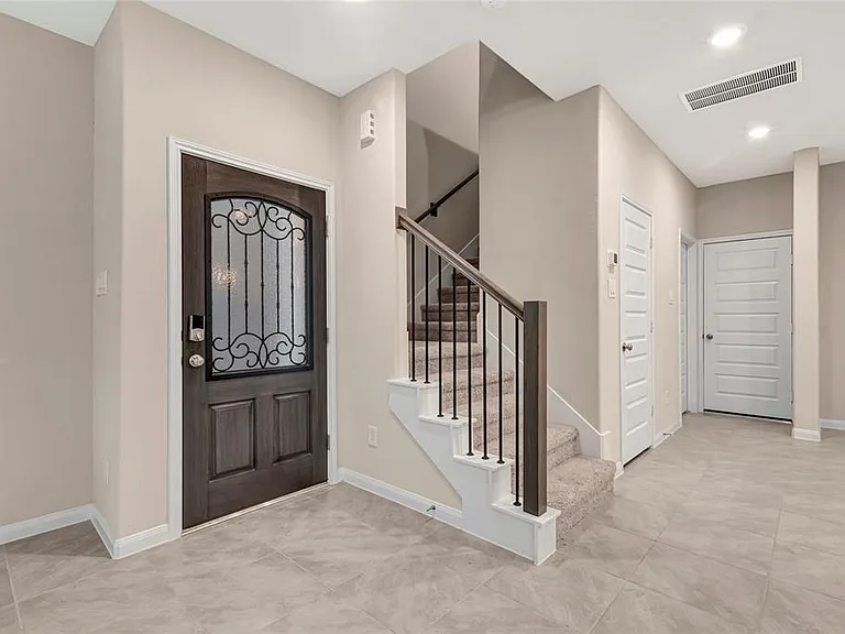 8127 Hoffman St — Photo 2