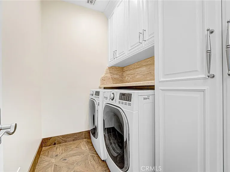 1714 W Oak St — Photo 24
